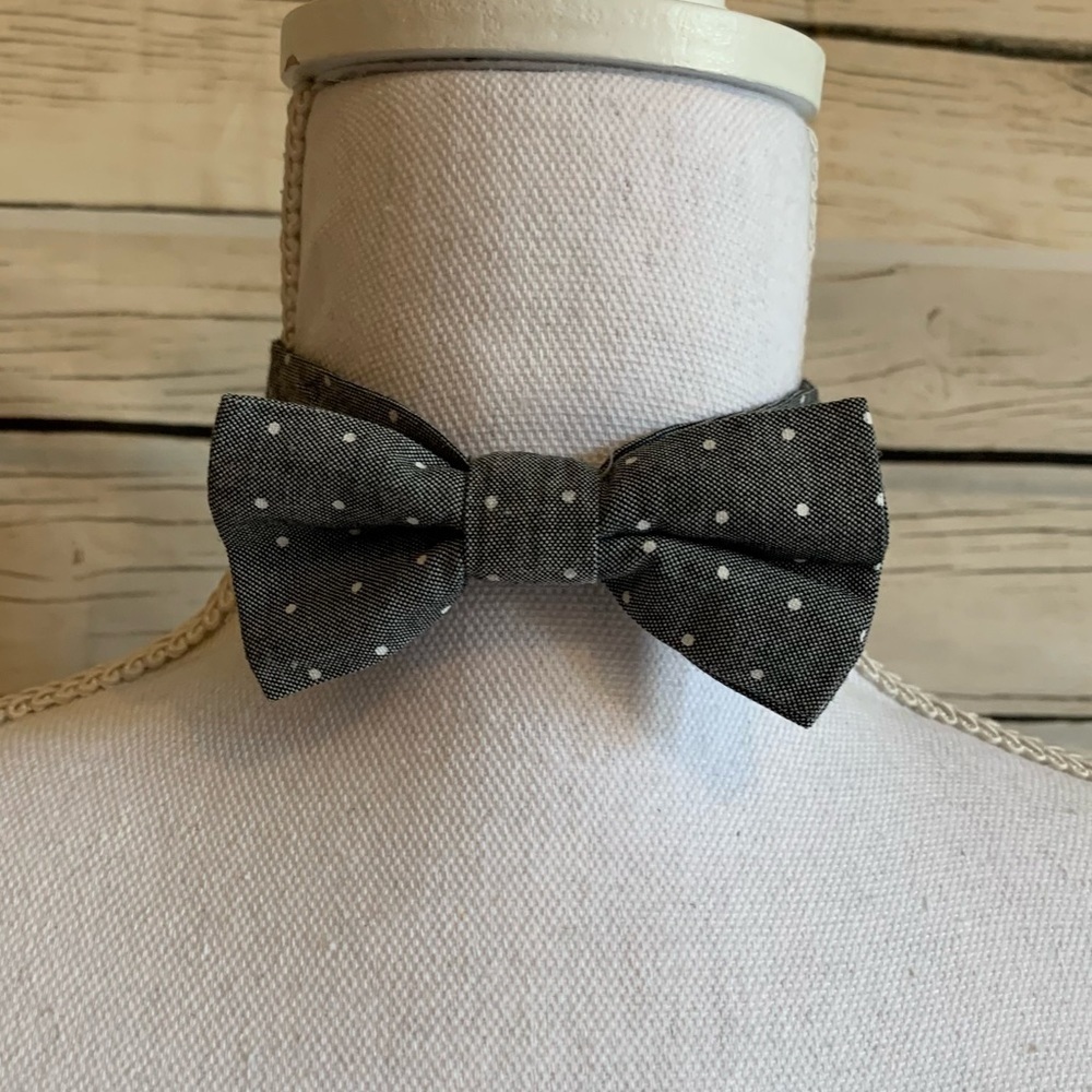 Grey Polkadot Bow Tie With Velcro Closure